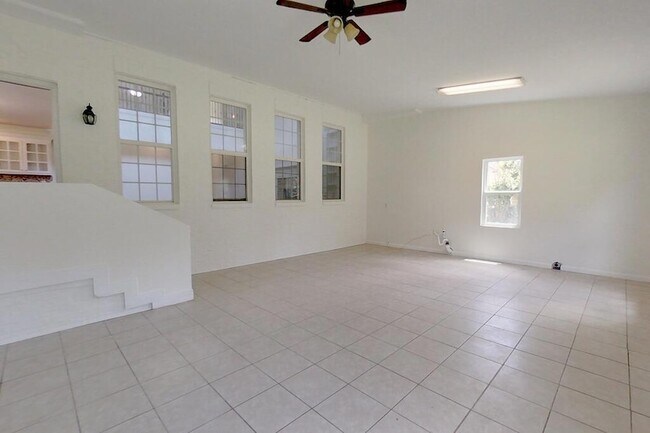 Building Photo - 107 Andee Way