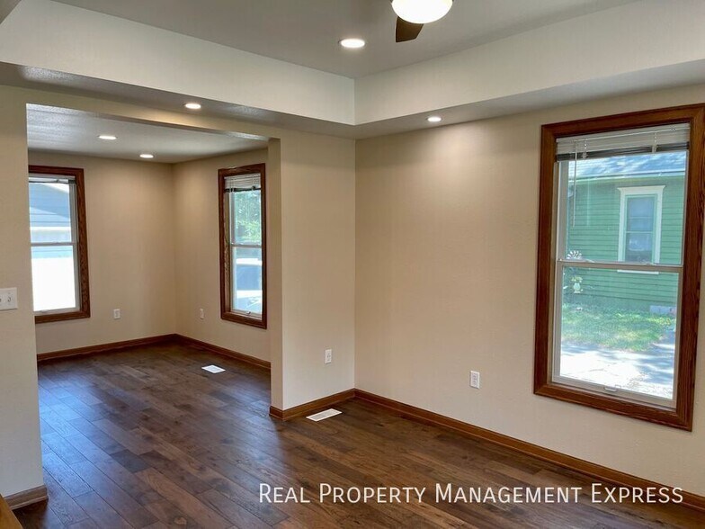 Building Photo - 3 Bedroom 1 Bathroom Home For Rent In Sioux Falls