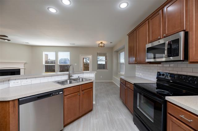 Building Photo - 5621 Old Orchard Dr