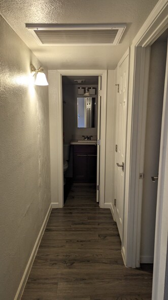 Building Photo - 2326 E Pinchot Ave