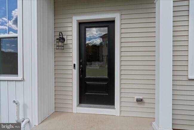 Primary Photo - 46 Parry Wy