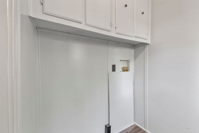 Building Photo - 6516 Blue Water Ct