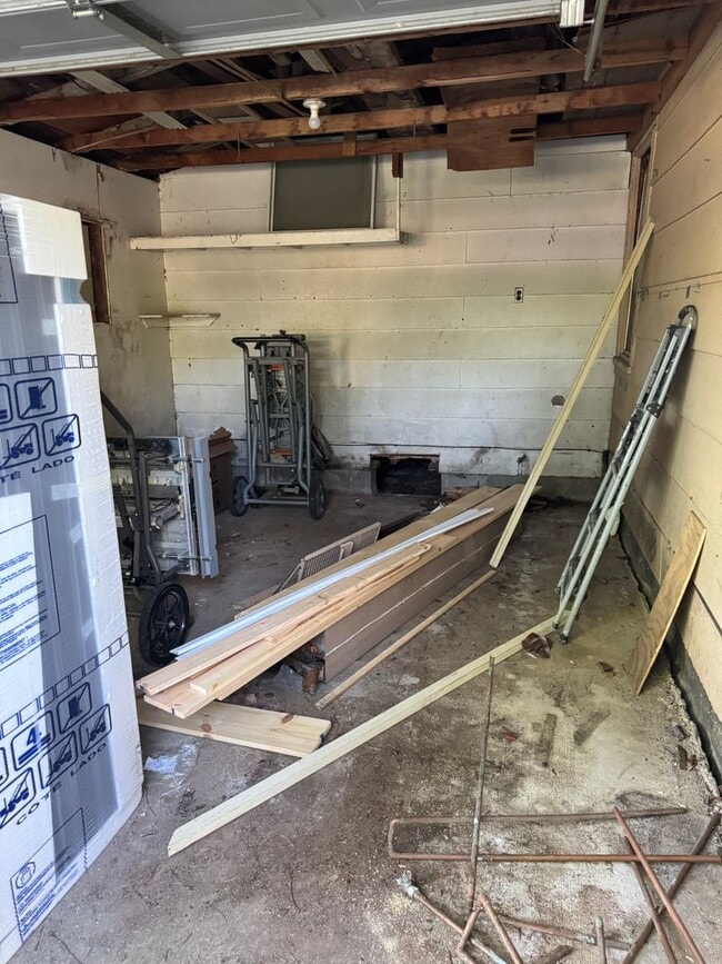 Building Photo - Freshly remodeled 2 bed 1bath on a cozy co...