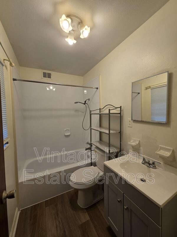 Building Photo - 1103 N Crystal Terrace