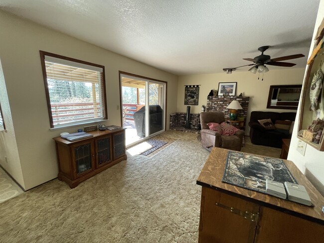 Building Photo - 43126 E Sugar Pine Dr