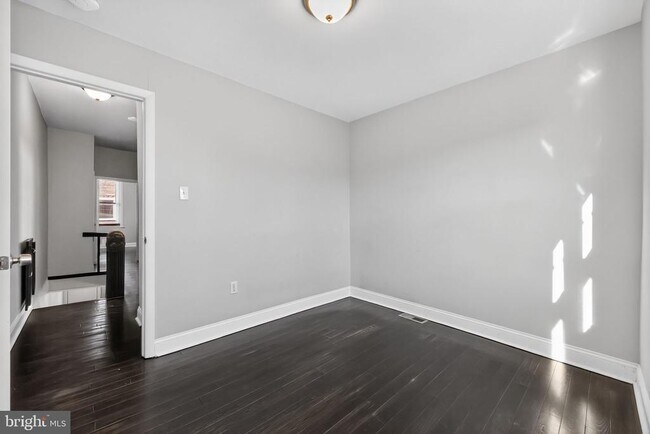 Building Photo - 2541 S Mole St