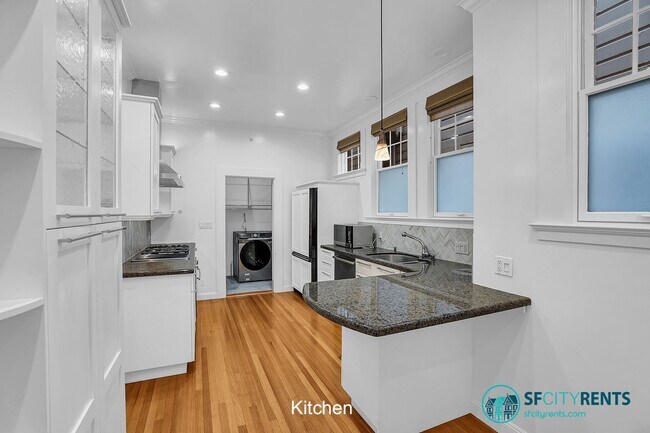 Building Photo - Sun-filled Presidio Heights Residence w/ Private Deck, Hot Tub & Garage Parking