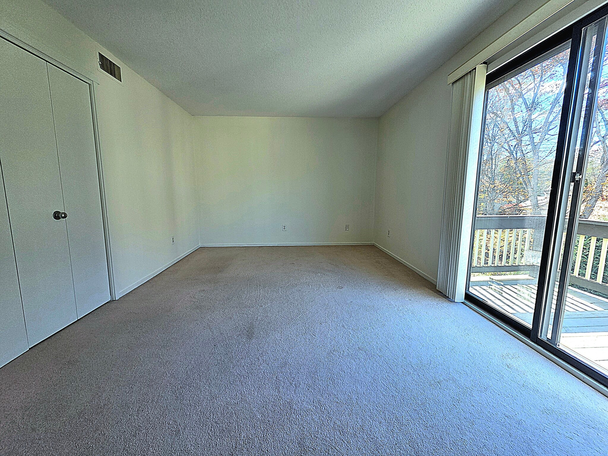 Building Photo - 563 Heritage Vlg