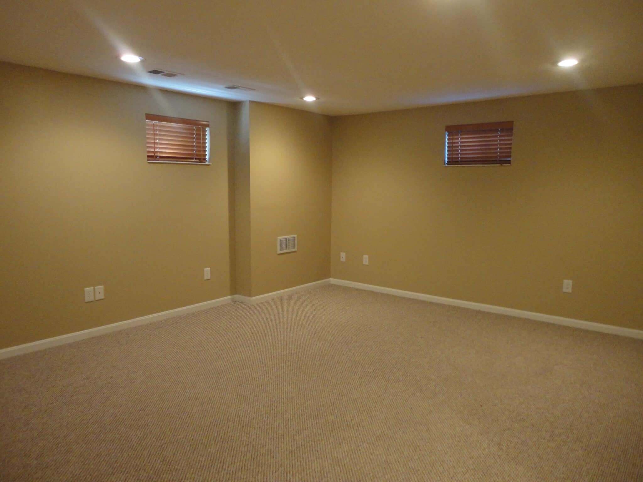 Building Photo - 3358 Village Dr
