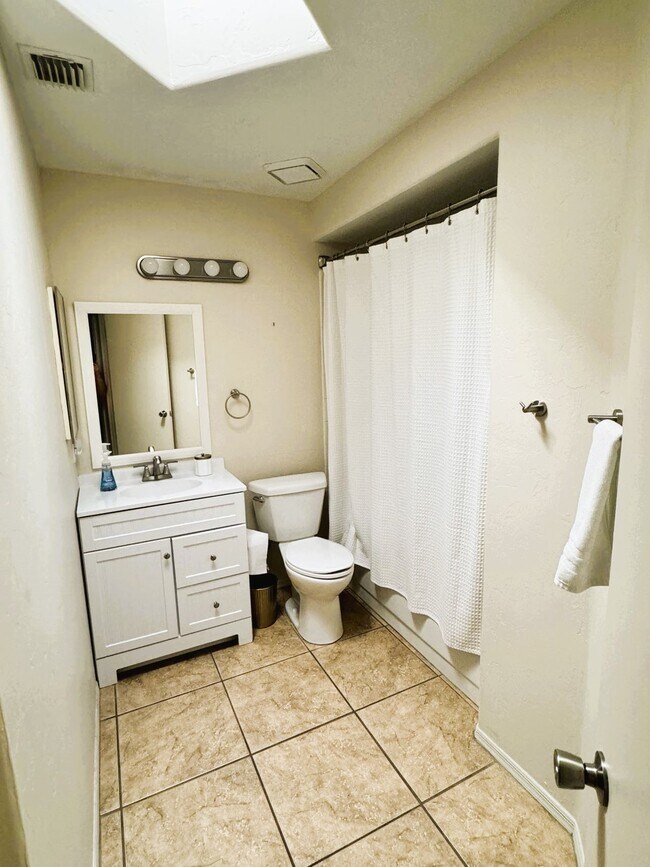 Building Photo - 4349 E Haven Ln