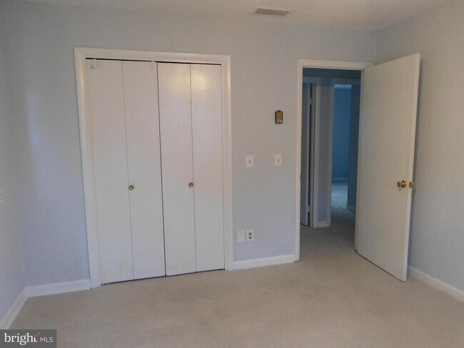 Building Photo - 14 Bel Voi Dr
