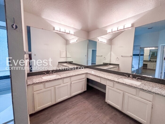 Building Photo - 7842 Royan Dr