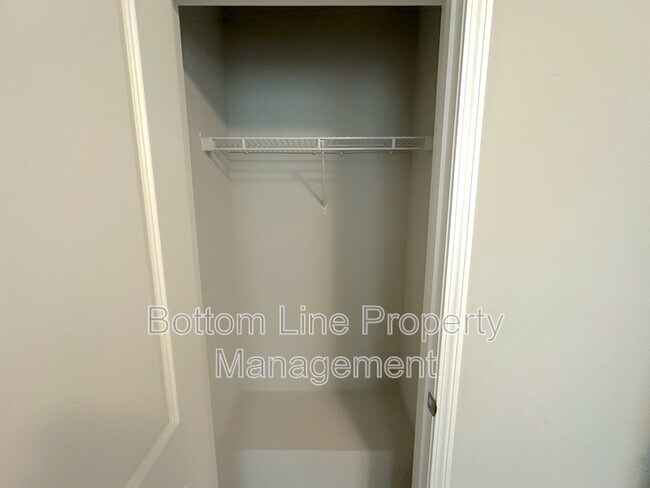 Building Photo - 14910 Meacham Farm Dr