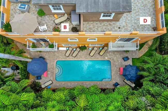 Building Photo - 624 NE 29th Dr