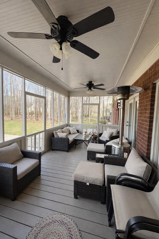 Building Photo - 565 Schaeffer Loop