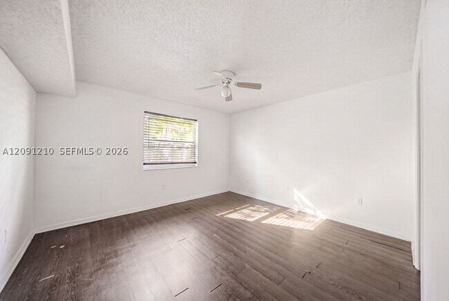 Building Photo - 771 N Pine Island Rd