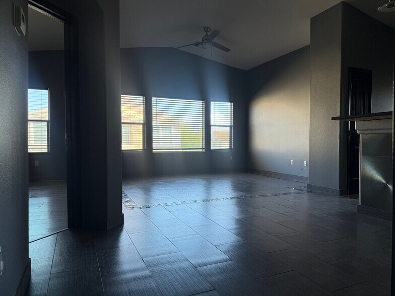 Building Photo - 9339 Square Dance Pl