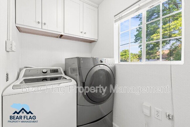 Building Photo - 4551 Orinda Way