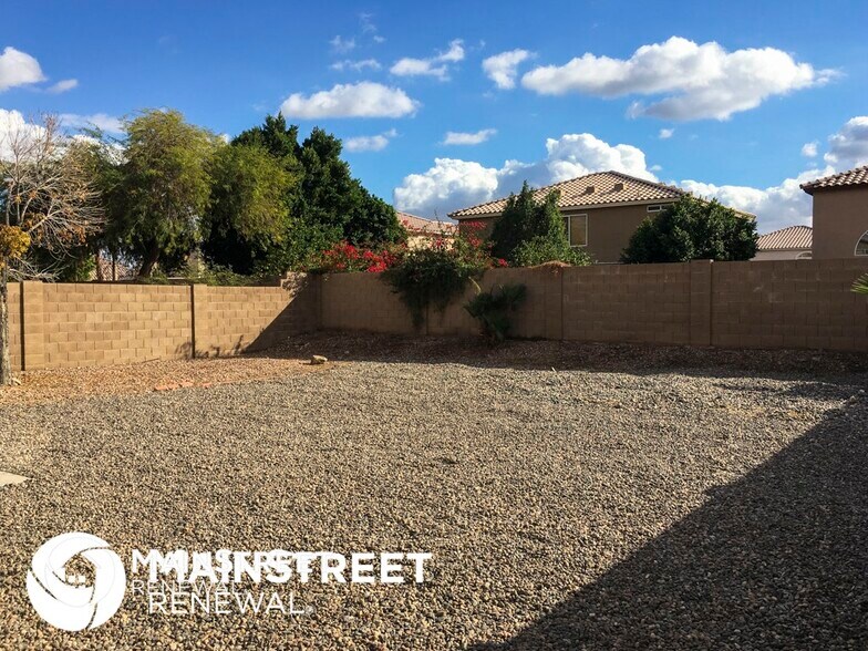 Building Photo - 9625 W Sunnyslope Ln