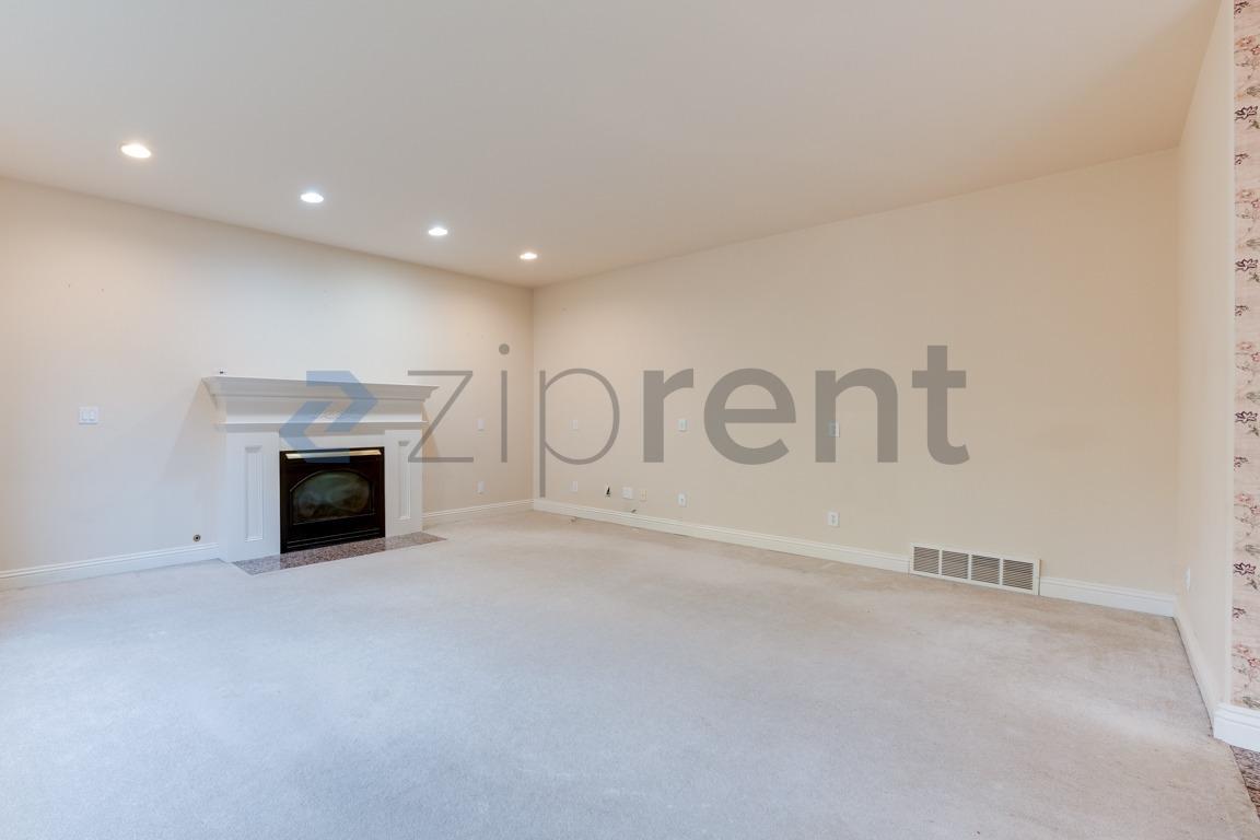 Building Photo - 16461 SE 56th Pl