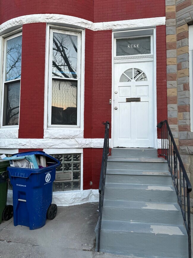 Primary Photo - 2023 N Fulton Ave