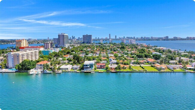 Building Photo - 7536 W Treasure Dr