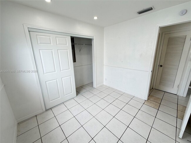 Building Photo - 2614 Sheridan St