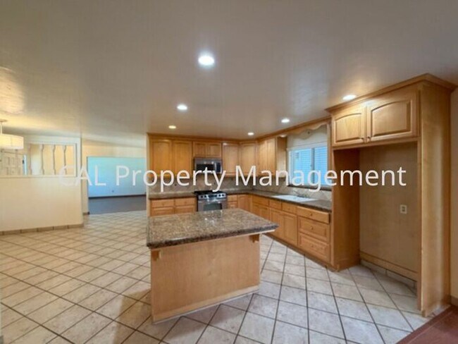 Building Photo - Beautiful 3 bedroom home in Hollister, CA!