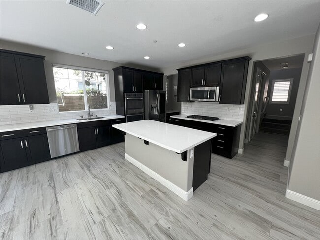 Building Photo - 135 Sparrow