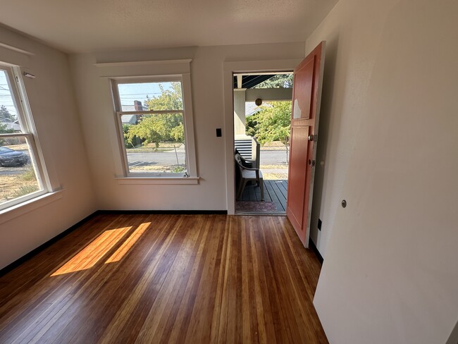 The west bedroom has it's own entrance. - 4806 SE 76th Ave