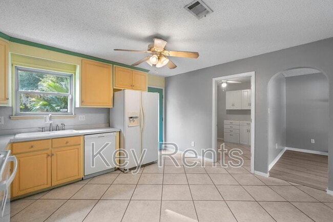 Building Photo - 6555 Bellview Pines Pl