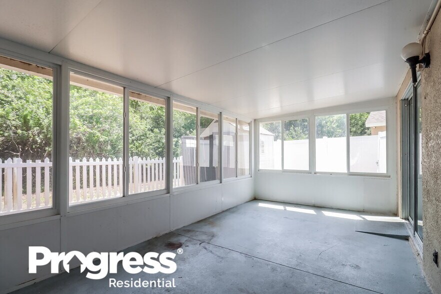 Building Photo - 6713 Summer Cove Dr