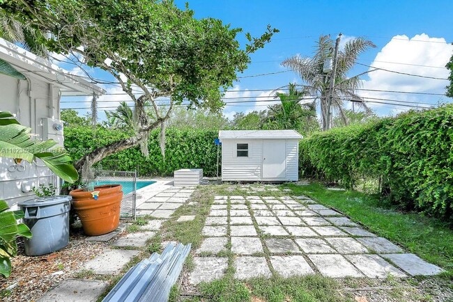 Building Photo - 5960 SW 47th St