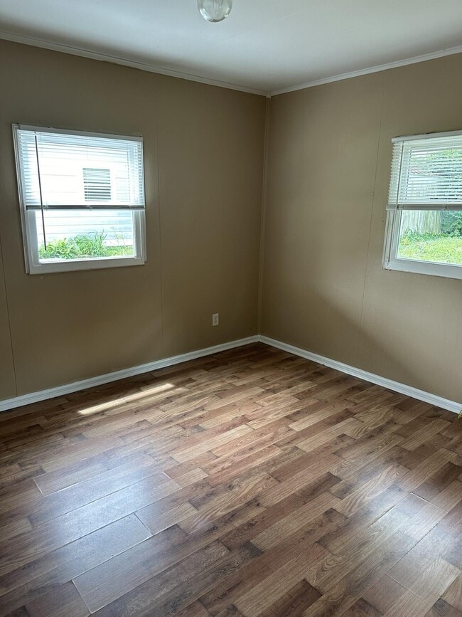 Building Photo - 937 Meadow Ln
