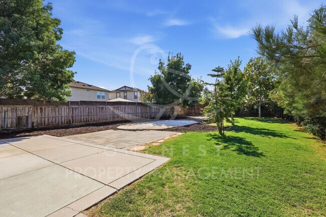 Building Photo - 2708 Woodfield Way