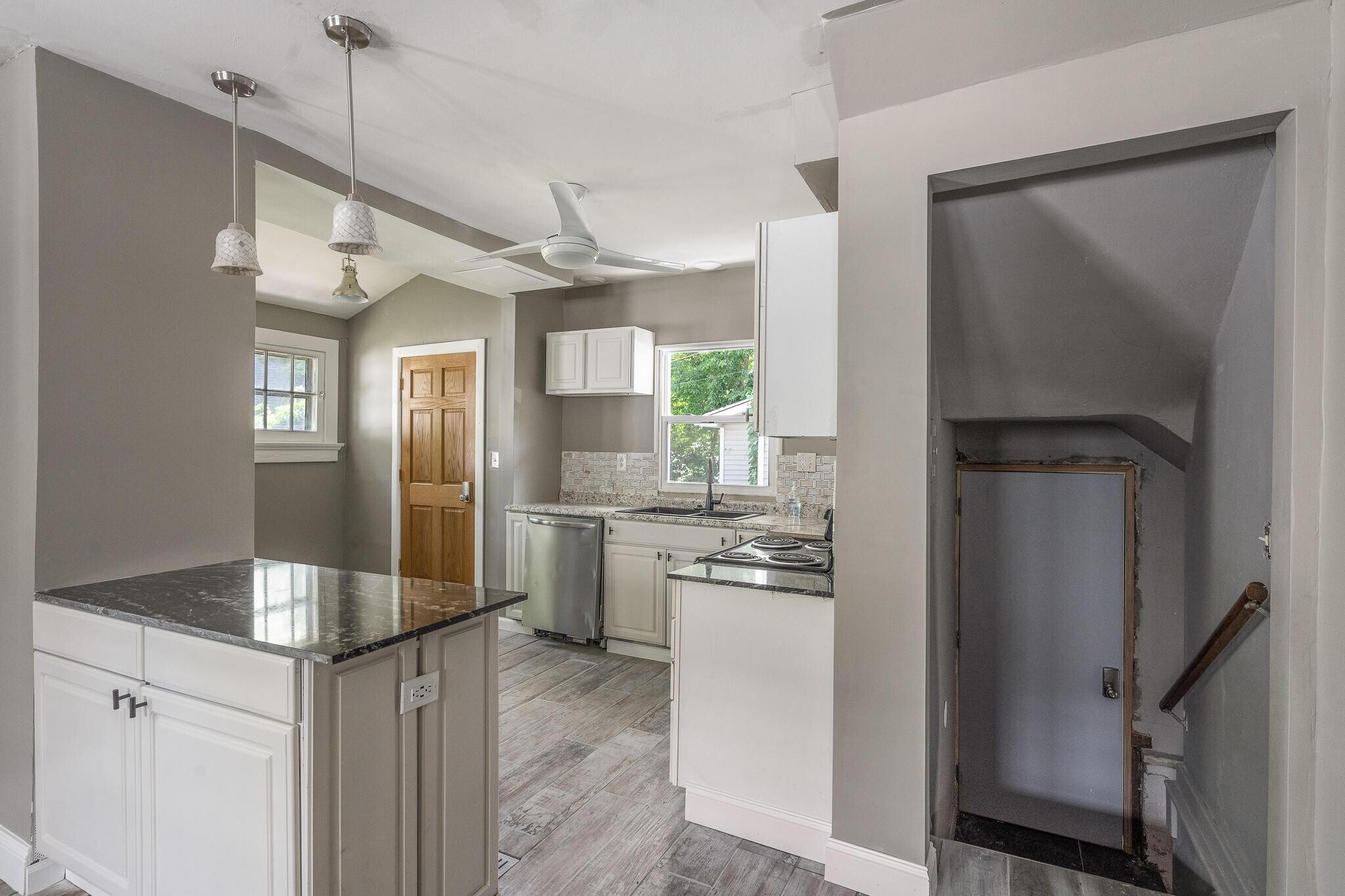 Building Photo - 135 W Hudson Ave