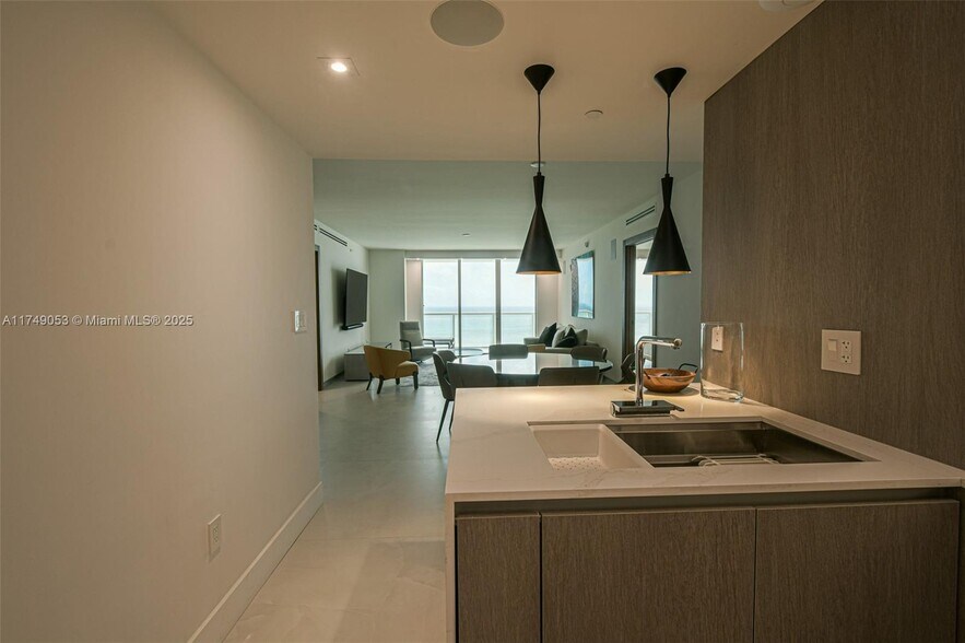 Building Photo - 16699 Collins Ave