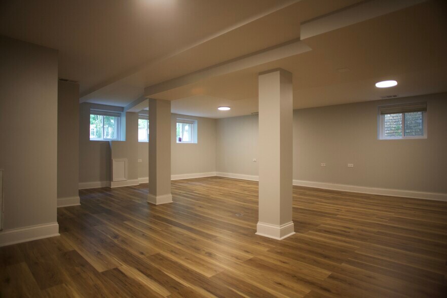 Building Photo - 3018 N Kostner Ave