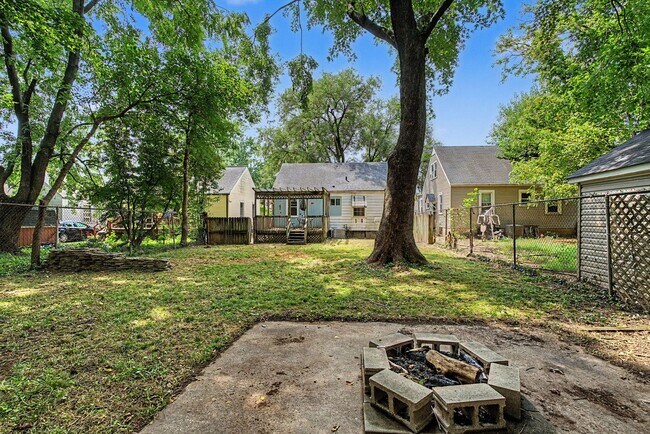 Building Photo - 521 Creel Ave