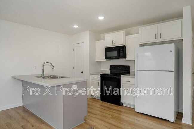 Building Photo - 473 S Michelle Ave