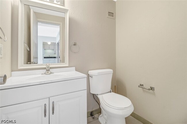 Building Photo - 140 Seaview Ct
