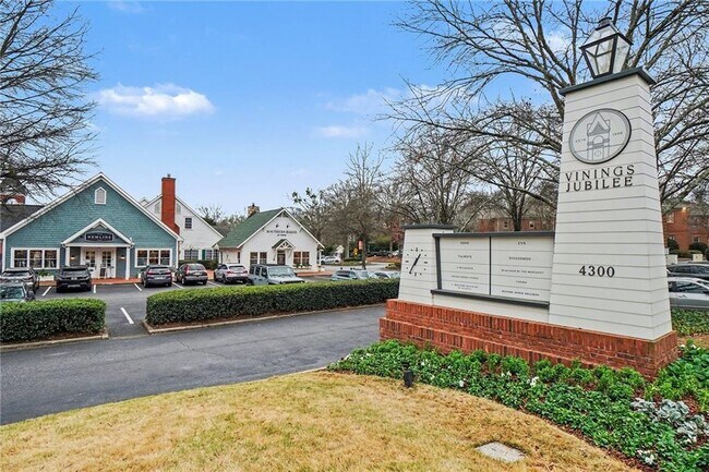 Building Photo - 3813 Paces Ferry W