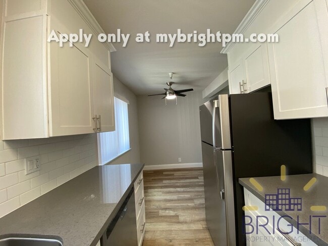 Building Photo - Recently Renovated 2 Bedroom 1 Bath, Two-Level Apartment-Great Midtown location!