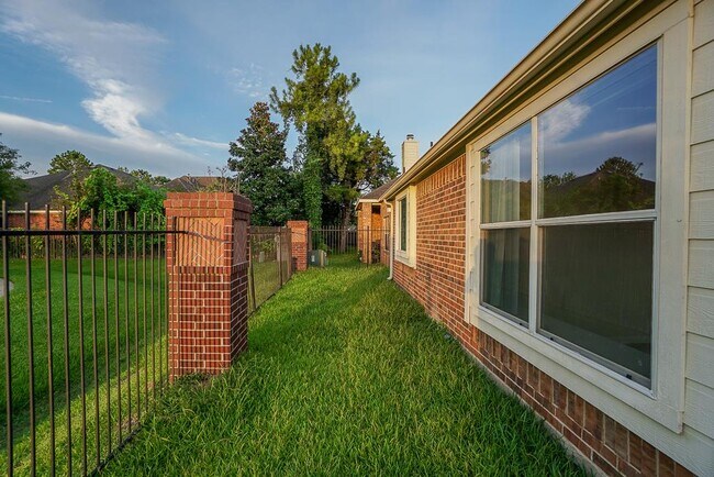 Building Photo - 18818 Dural Dr