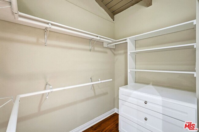 Building Photo - 2406 Aviation Blvd