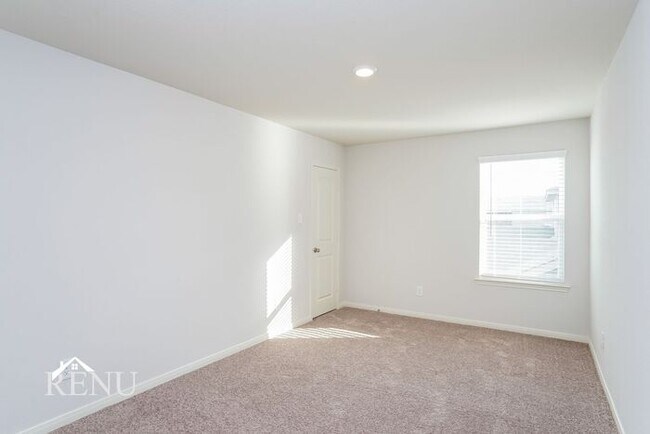 Building Photo - 10406 Sweetwater Creek Dr