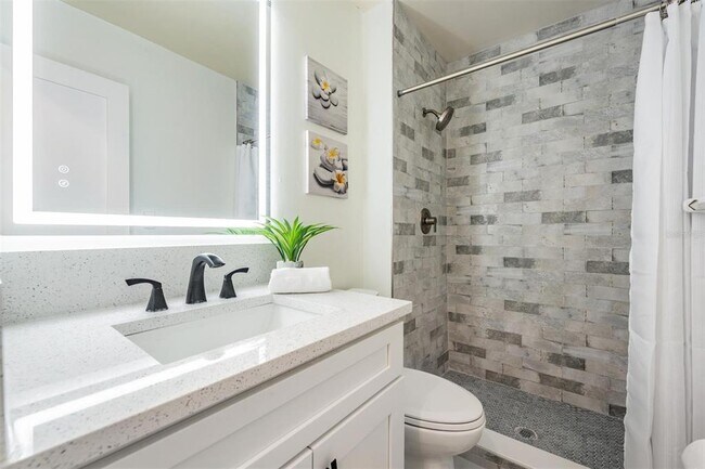 Building Photo - 14818 Winding Creek Ct