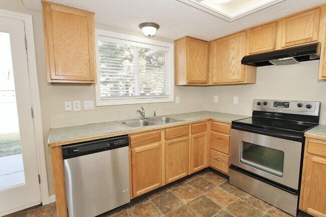 Building Photo - Clean Single-Level Home in Quiet Neighborhood