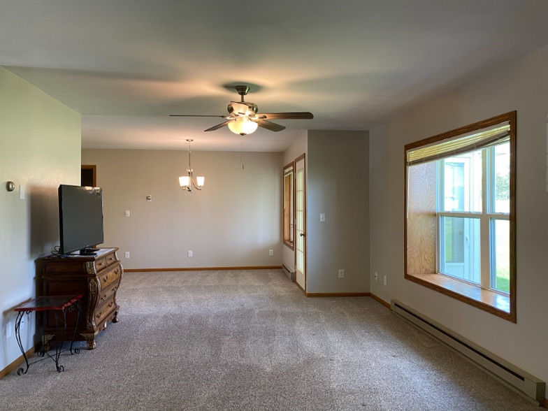 Building Photo - 112 Lake Rd