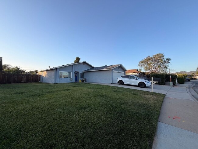 Building Photo - 1436 Pearl Pl